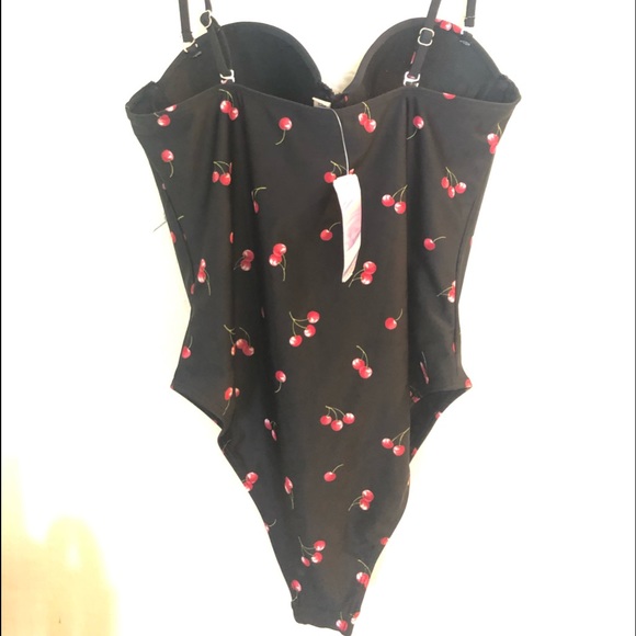 Bathing suit 🍒 🍒🍒 - Picture 4 of 5